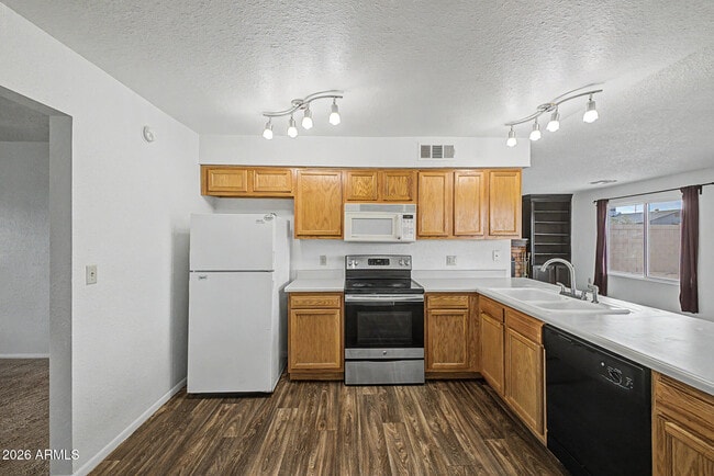 Building Photo - 932 W Libra Dr