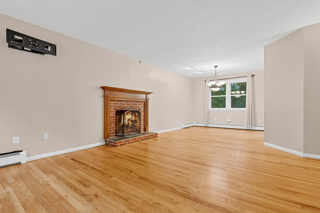 Building Photo - 21 Pheasant Run Dr