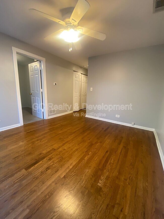 Building Photo - 2156 W Belle Plaine Ave