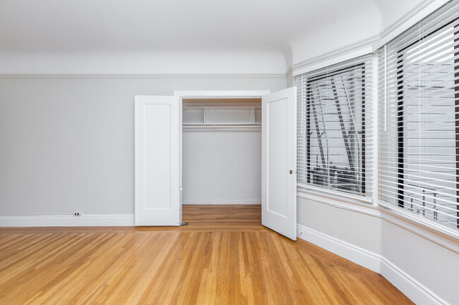 Interior Photo - 337 10th Avenue