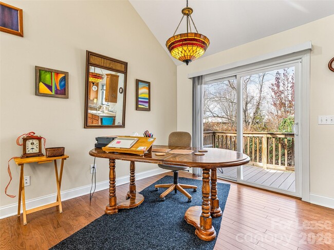 Building Photo - 14 Hildebrand St