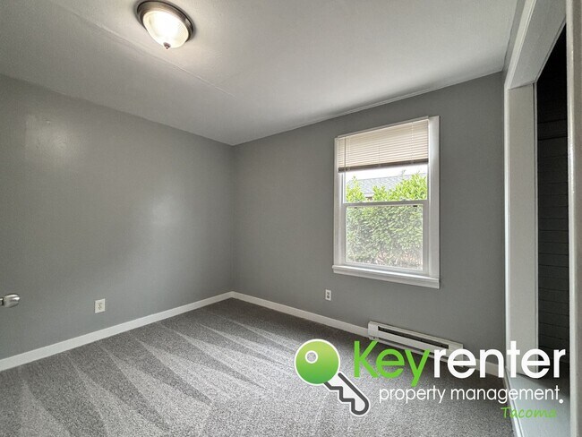 Building Photo - 4 Bedroom 2 Bathroom Tacoma Rental with Ga...