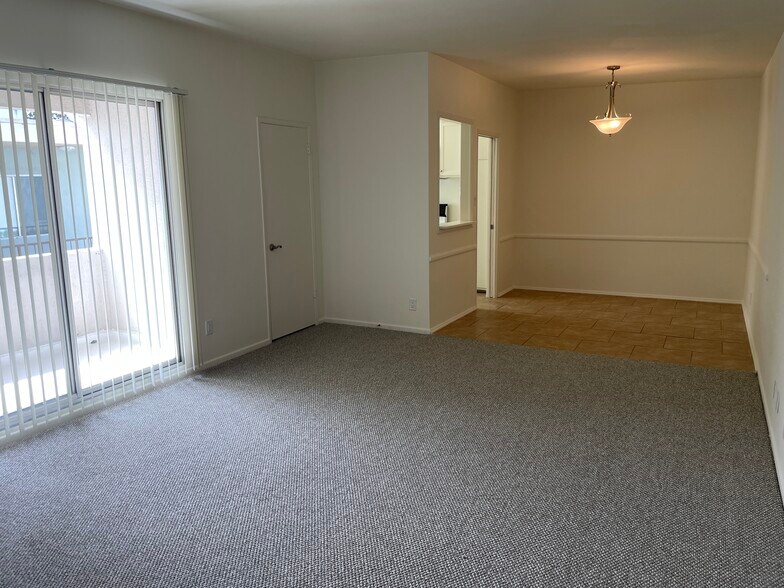 Building Photo - 1122 S Clark Dr