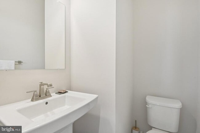 Building Photo - 133 Woodgate Cir