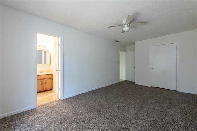 Building Photo - 8173 Magnolia Dr