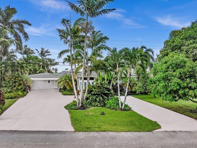 Building Photo - 1640 NE 43rd St