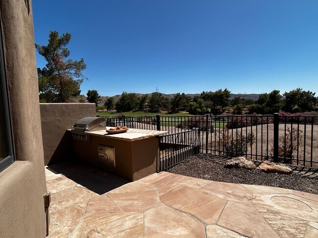 Building Photo - On GOLF COURSE LOT - 3 Bed/3Bath GATED Com...