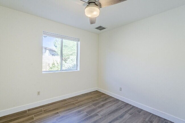 Building Photo - 10207 S 43rd Pl