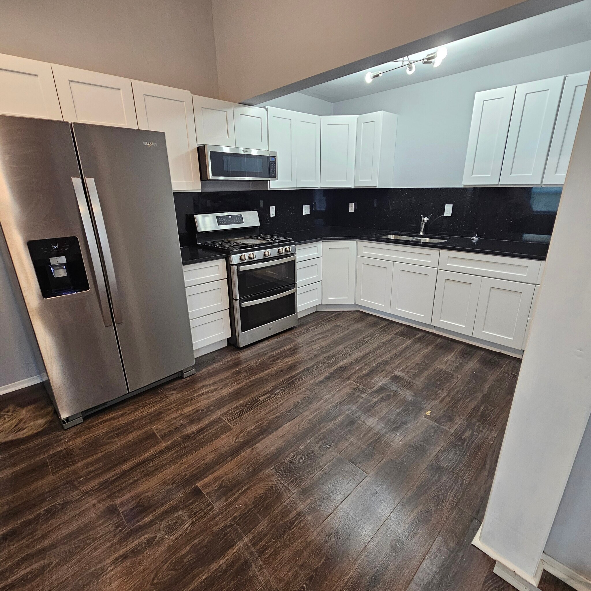 Building Photo - 512 N Gagon St