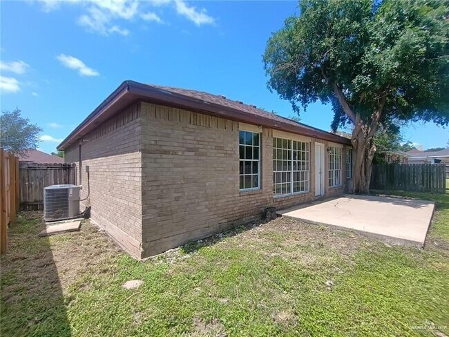 Building Photo - 1715 Marigold St