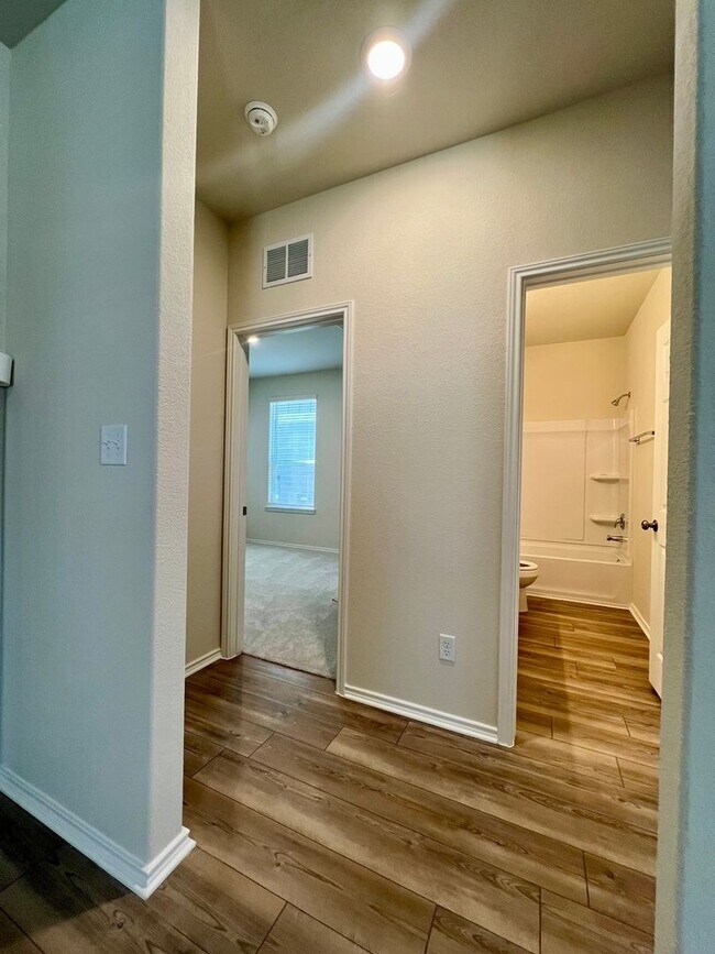 Building Photo - Charming 3BR 2BA House in Buda