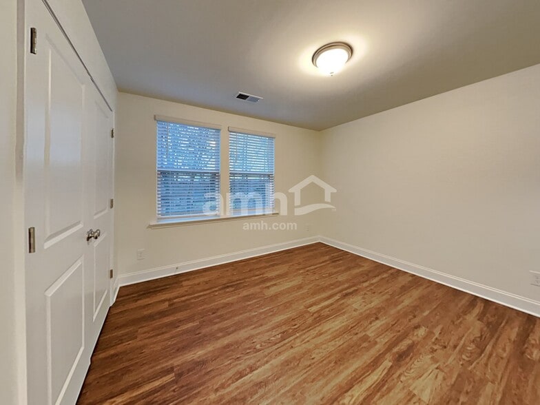Building Photo - 141 Hazel Pk Dr