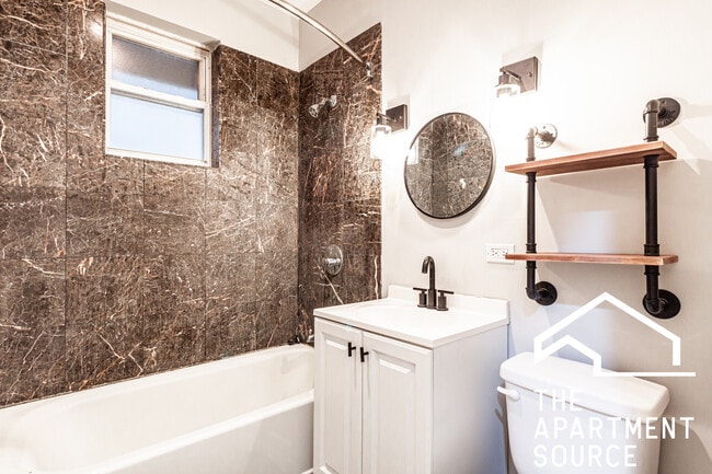 Building Photo - 2509 W Diversey Ave