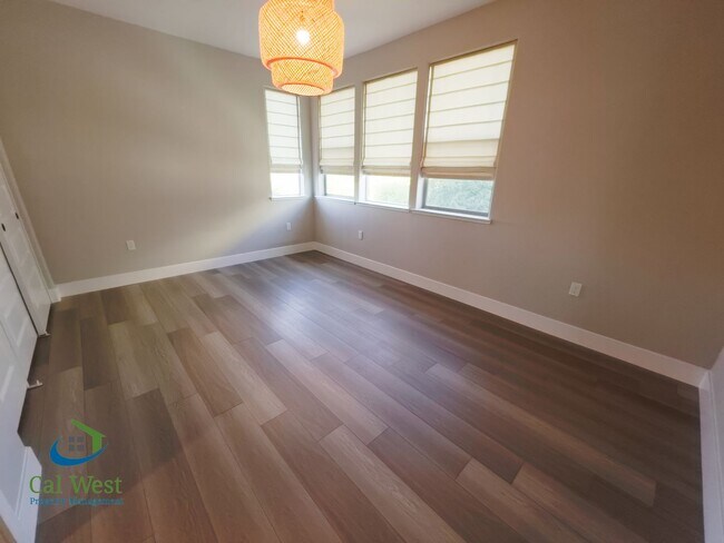Building Photo - $4495 - Beautiful Corner Unit Townhome in ...