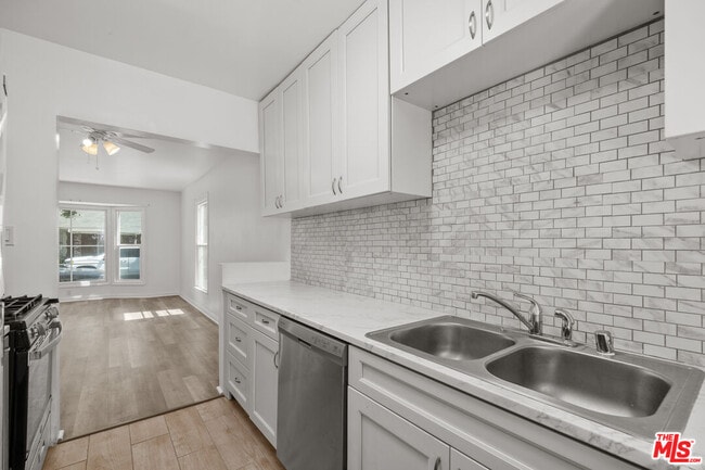 Building Photo - 8708 Sherwood Dr
