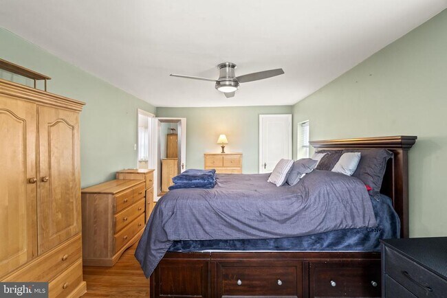 Building Photo - 79 Manor Cir