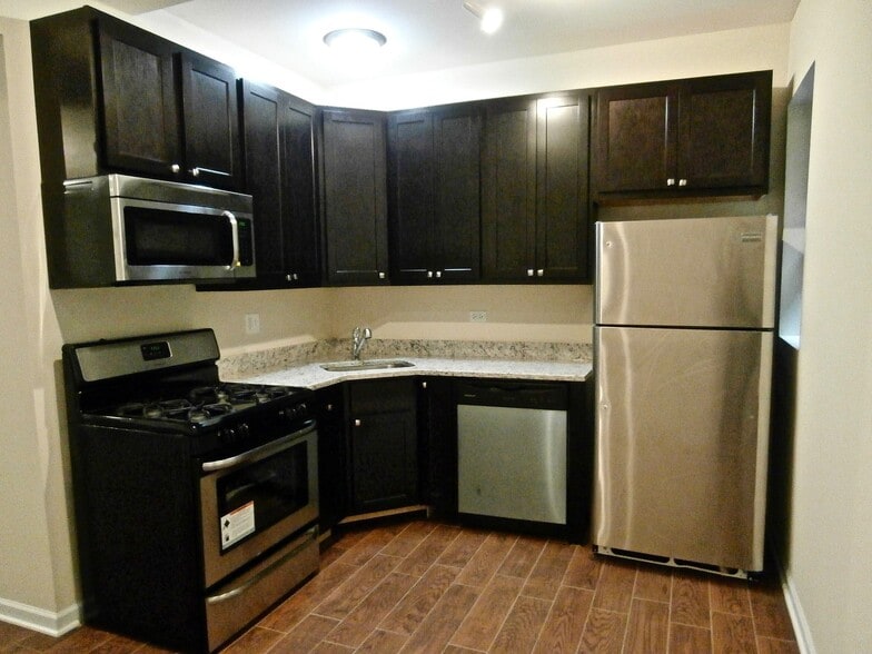 Primary Photo - 4751 N Troy St
