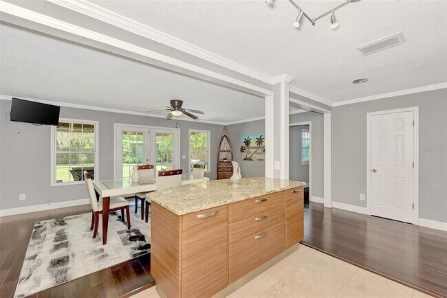 Building Photo - 1894 Loma Linda St