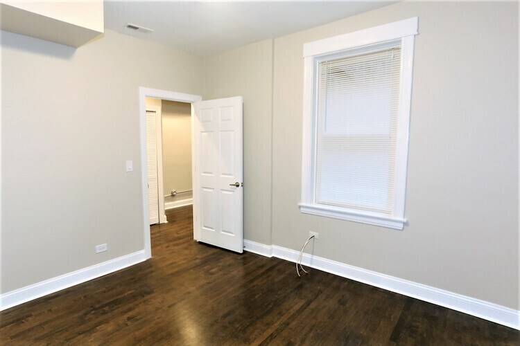 Building Photo - 2647 N Sacramento Ave