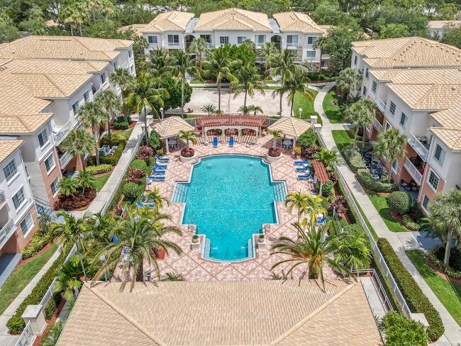 Building Photo - 2206 Myrtlewood Cir E