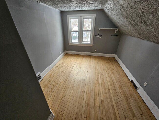 Building Photo - 3133 N 42nd St