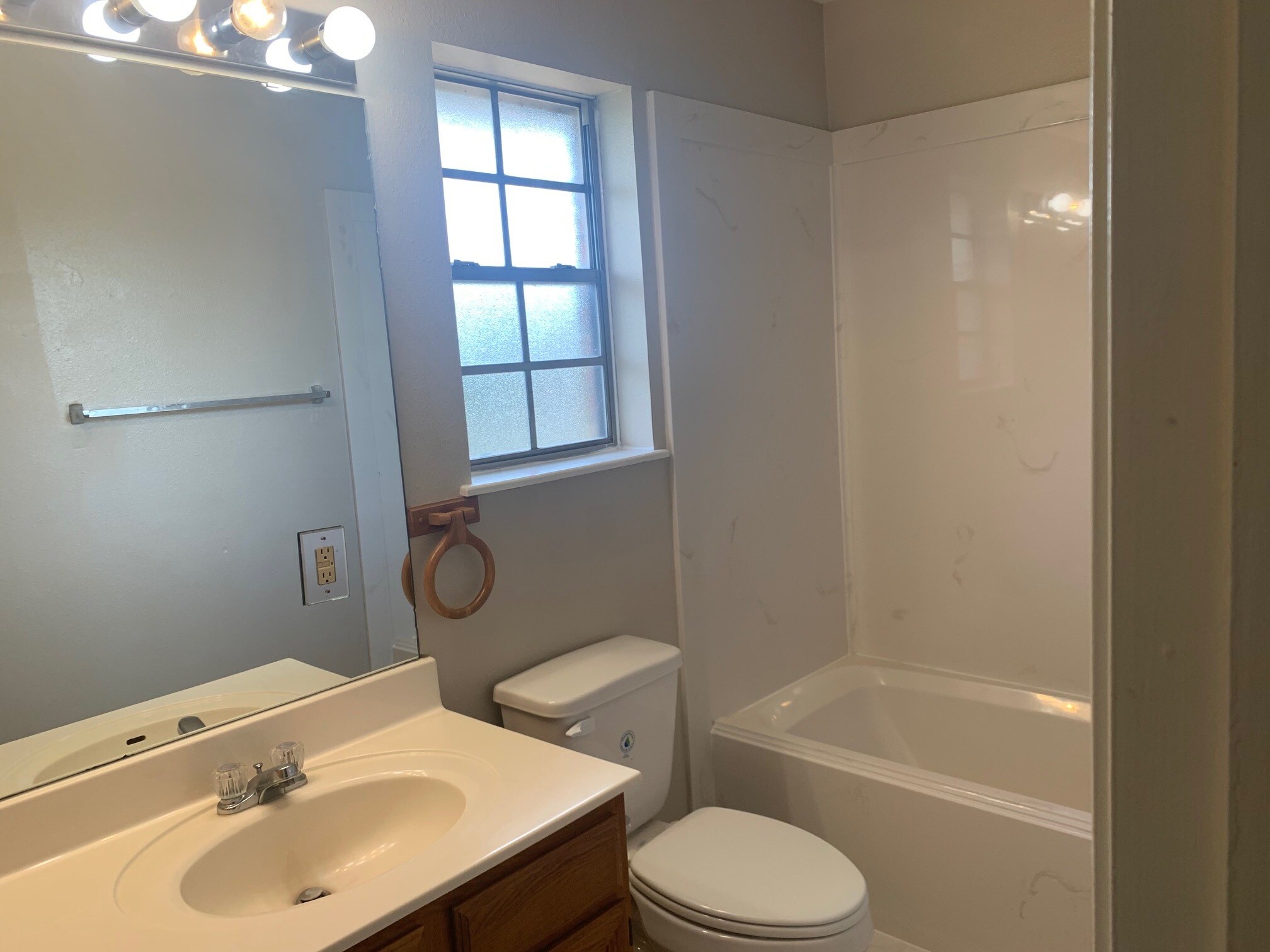 Building Photo - 1205 Vinyard Ct