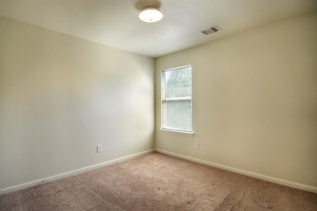 Building Photo - 8123 Barnes Ridge Ln
