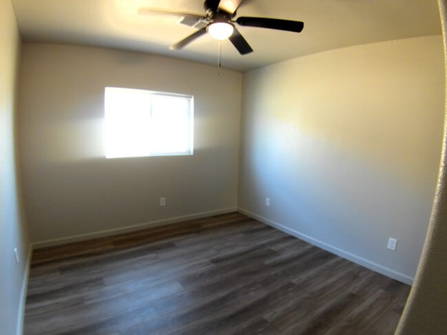 Building Photo - 9821 S Phoenix Dr