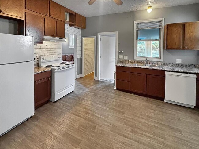 Building Photo - 417 Mt Ida St