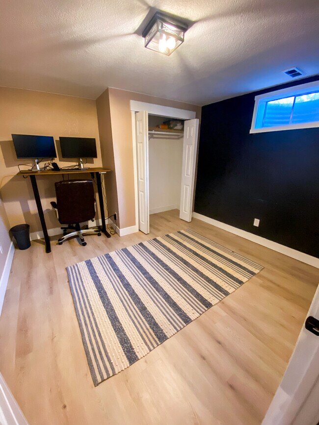 Building Photo - 214 Douglas Fir Ave