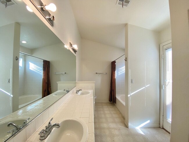 Building Photo - 4425 Frostbrook Cir