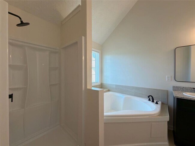 Building Photo - 2770 Austin Ridge Dr NE