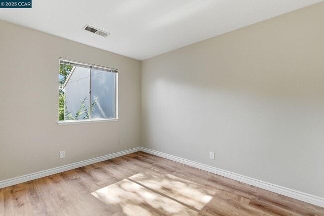 Building Photo - 209 Valley Oak Plaza