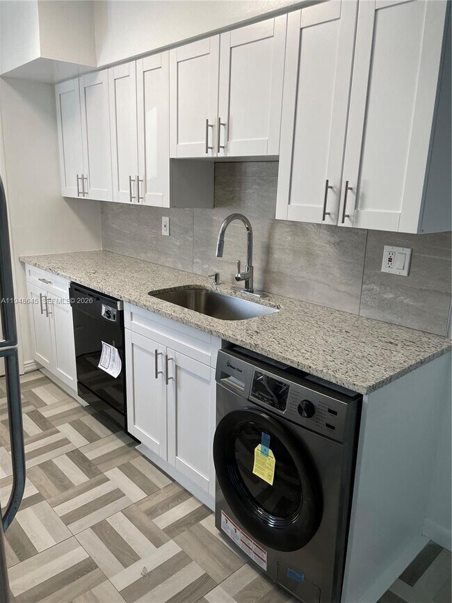 Building Photo - 1840 S Treasure Dr