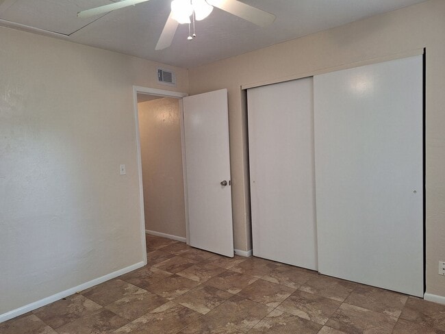 Building Photo - 2BR 2BA 1 CAR GARAGE DUPLEX