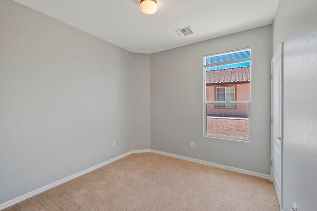 Building Photo - Stylish 4-Bedroom Rental in Rancho Sahuari...