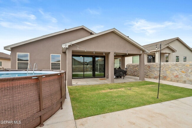 Building Photo - 840 Via Glorieta