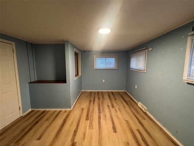 Building Photo - 9 Second St