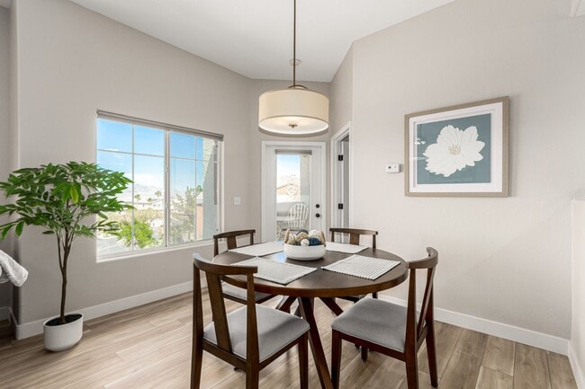Building Photo - Stunning furnished 2-Bedroom Condo with Mo...