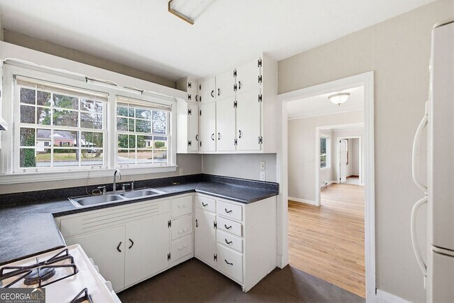 Building Photo - 1911 N Decatur Rd