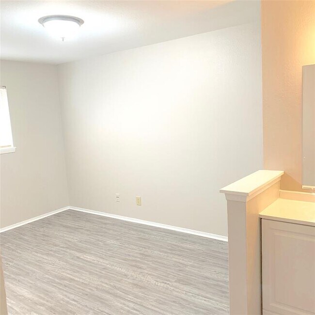 Building Photo - 8026 Sands Point Dr