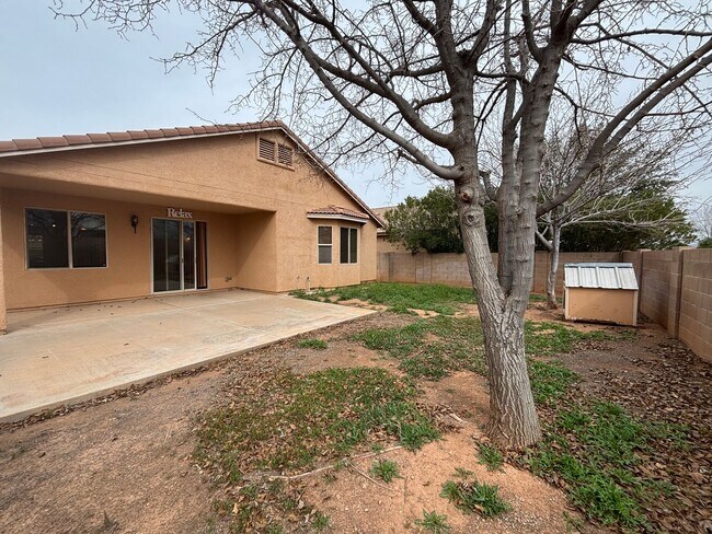 Building Photo - 5558 Wilder Dr