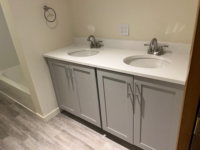 Building Photo - Quakertown Cape in Private Setting