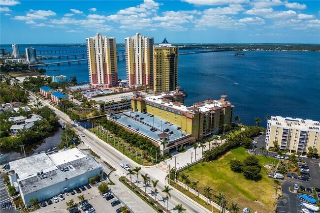 Building Photo - 2825 Palm Beach Blvd