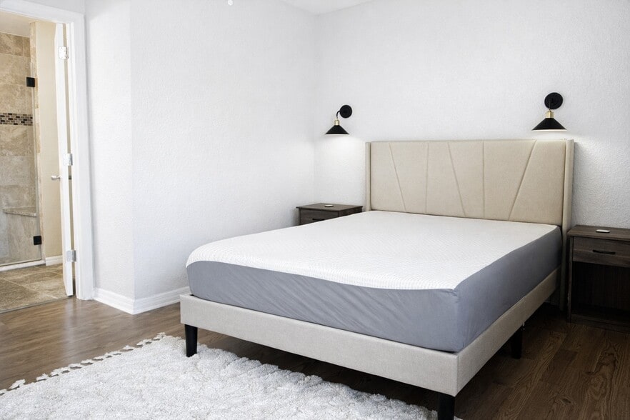 Building Photo - 2918 Antique Oaks Cir