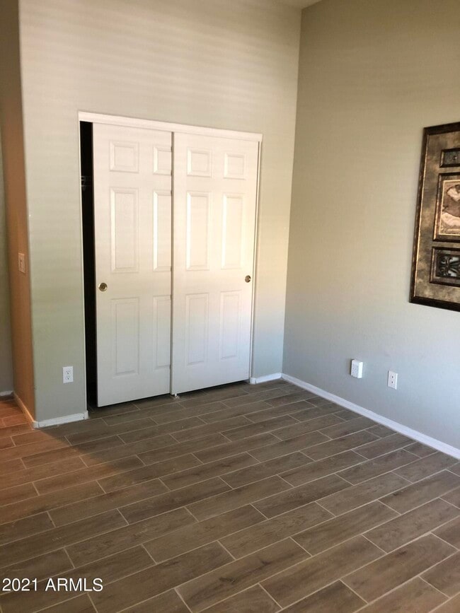 Building Photo - 10453 E Pine Valley Dr