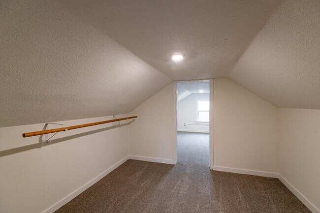 Building Photo - 3-4BR Rent or Rent to Own with New Kitchen and Garage!