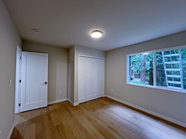 Building Photo - Freshly Remodeled 5BR Home in Prime Bellevue Enatai