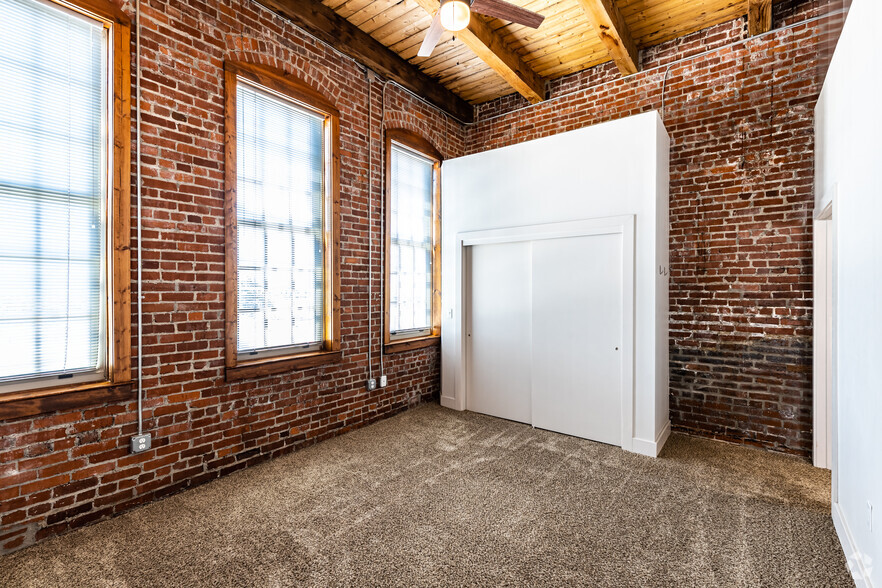 3BR, 2BA - 1296SF - Stove Lofts