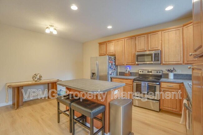 Building Photo - 5906 NE 56th St